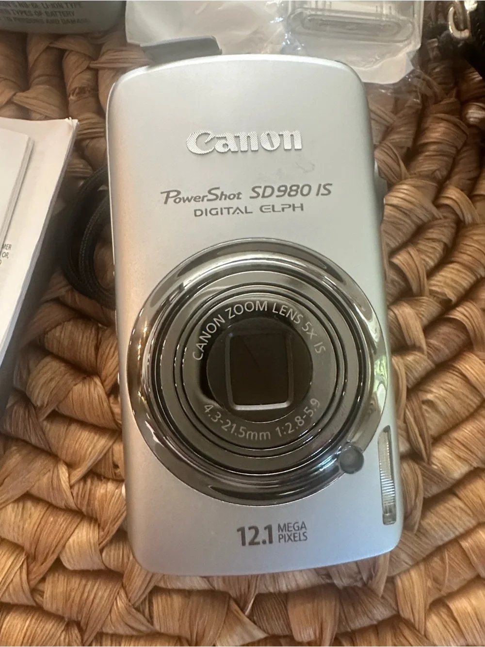 Canon 5X Zoom Compact 12.1 Mega Pixel Camera Bundle SD980 IS